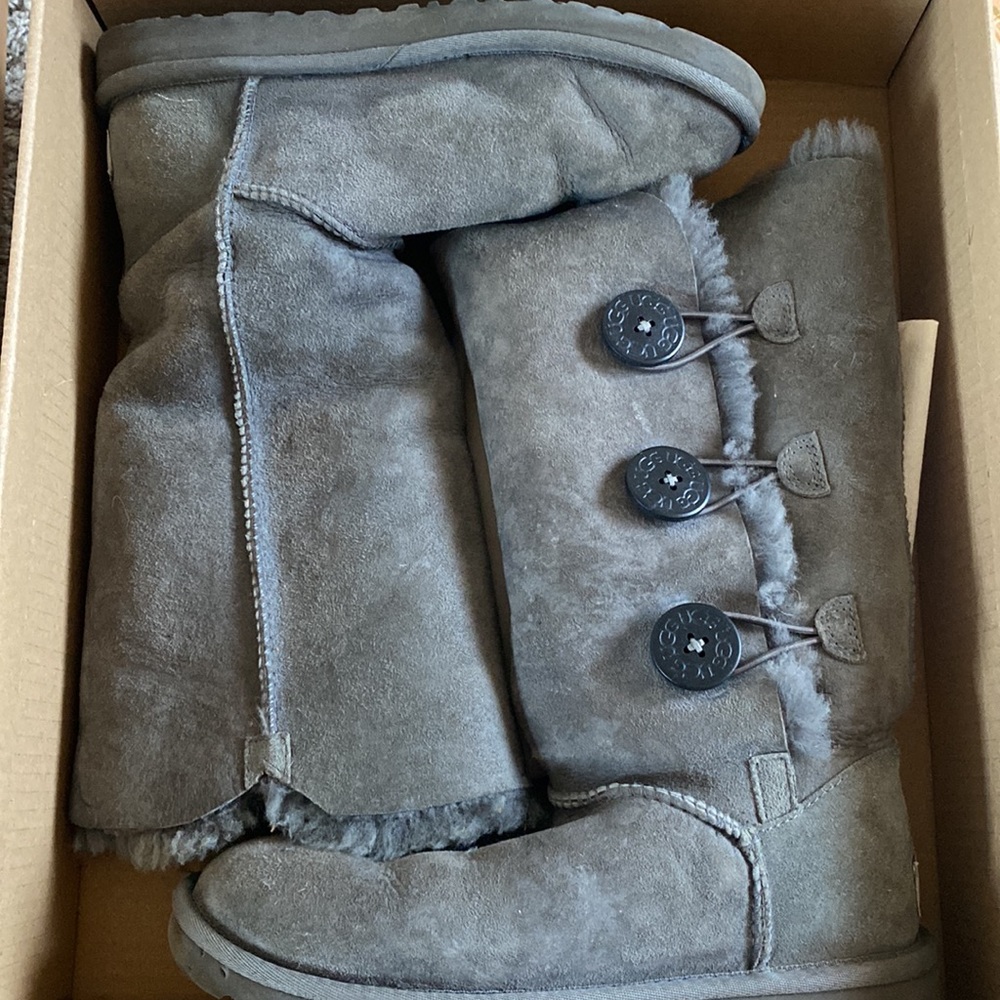 Ugg Gray Boots With Buttons Includes Dust Bag And… - image 6